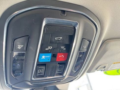 Certified 2023 Jeep Grand Cherokee Laredo w/ Luxury Tech Group I image 29