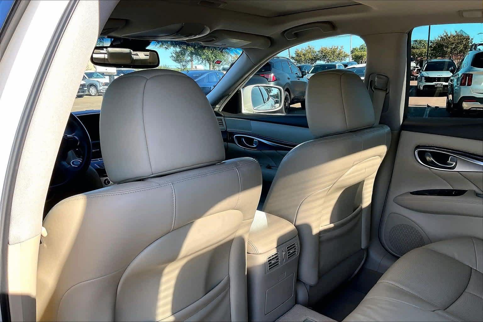 Used 2012 INFINITI M37 w/ Premium Pkg RWD image 11