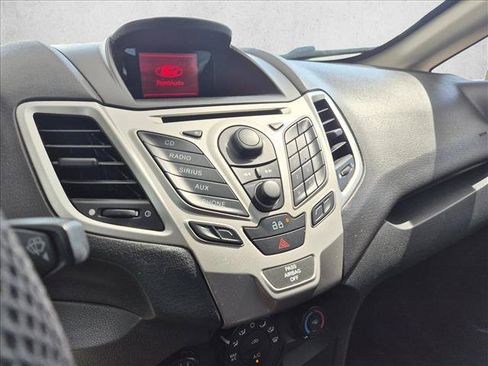 Used 2013 Ford Fiesta SE FWD image 11