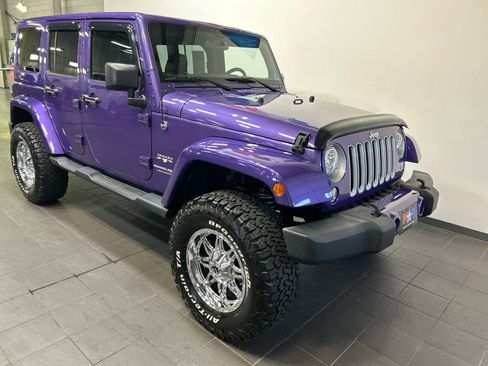 Used 2018 Jeep Wrangler Unlimited Sahara AWD/4WD image 2