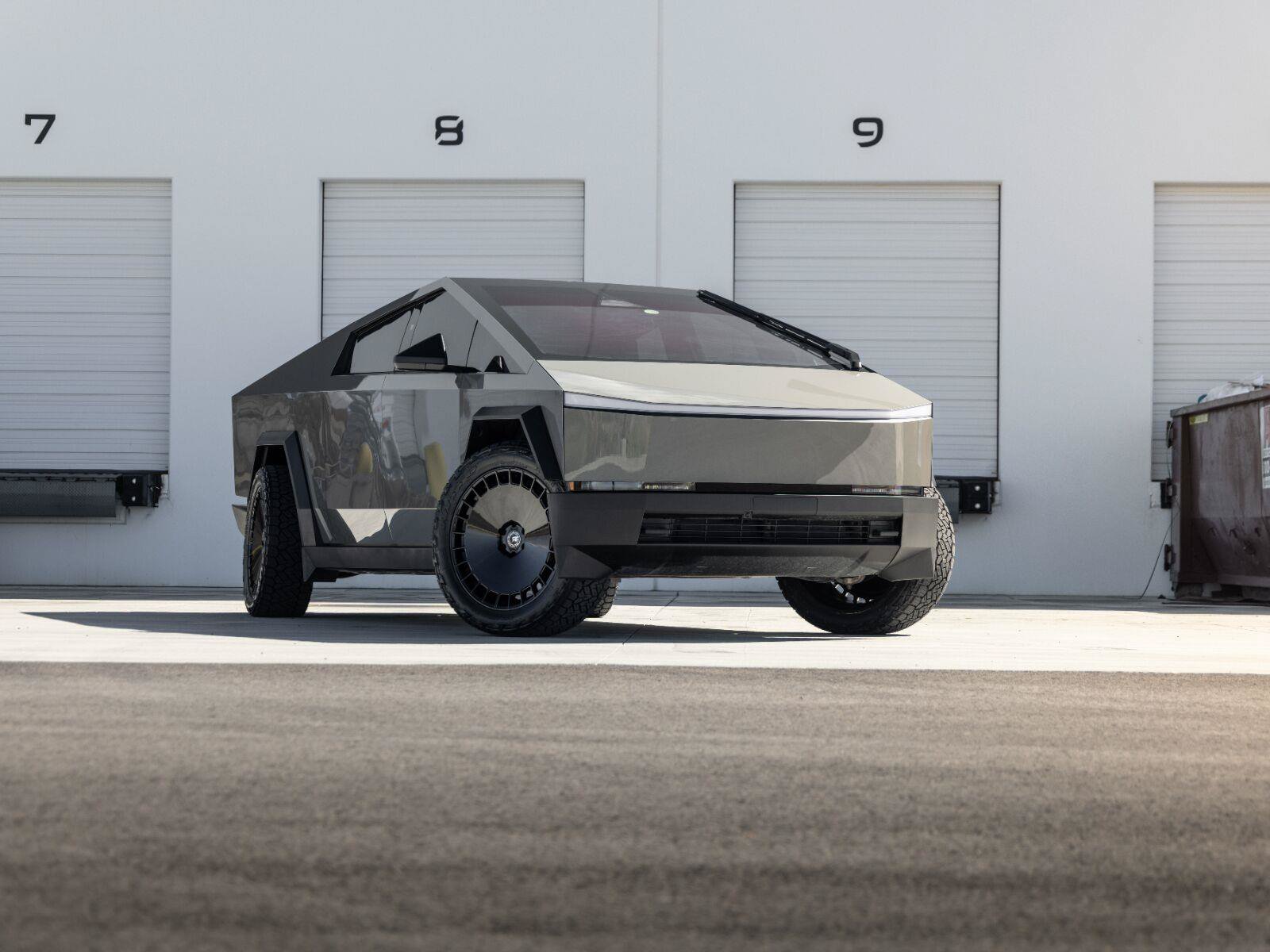 Used 2024 Tesla Cybertruck Cyberbeast AWD/4WD image 32
