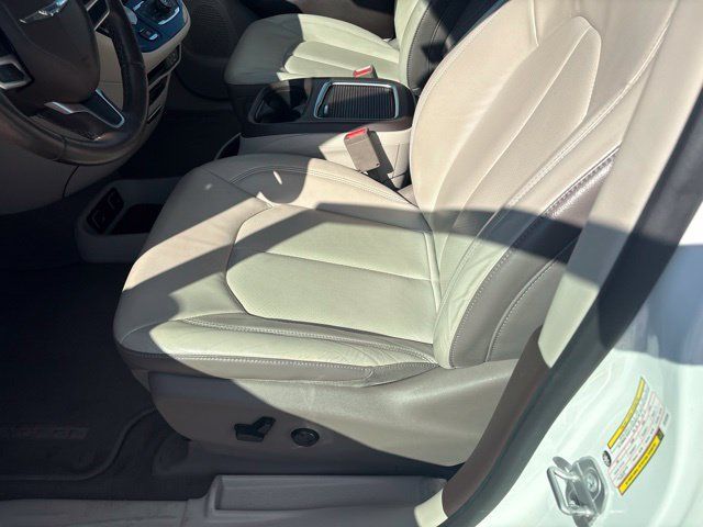 Used 2018 Chrysler Pacifica Touring-L Plus FWD image 8