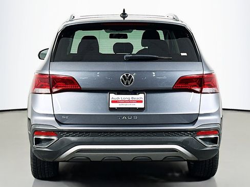 Used 2022 Volkswagen Taos SE w/ Panoramic Sunroof Package image 3