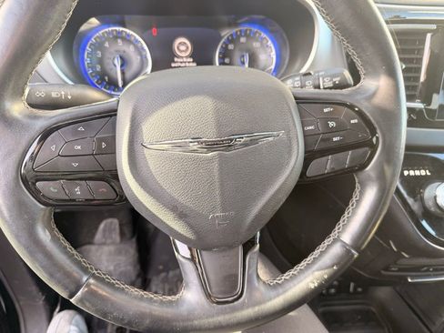 Used 2018 Chrysler Pacifica Touring-L Plus w/ S Appearance Package image 16