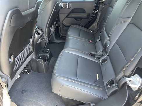 New 2025 Jeep Gladiator High Tide image 21