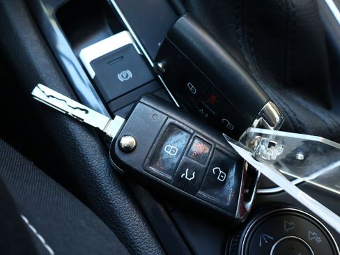 Used 2021 Volkswagen Tiguan S image 22