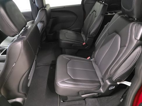 New 2026 Chrysler Pacifica Select AWD/4WD image 10