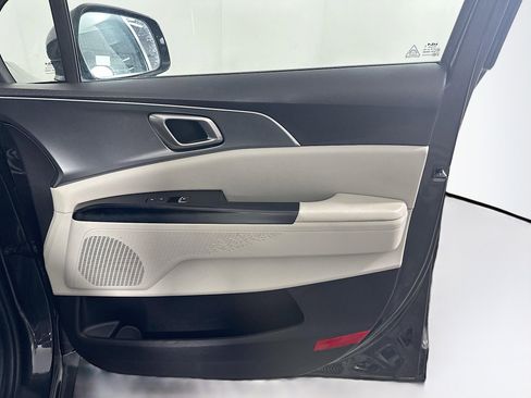 Used 2024 Kia Carnival LX image 32