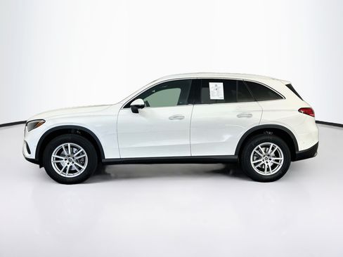 Used 2025 Mercedes-Benz GLC 300 4MATIC image 4