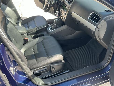 Used 2013 Volkswagen Jetta SE FWD image 17