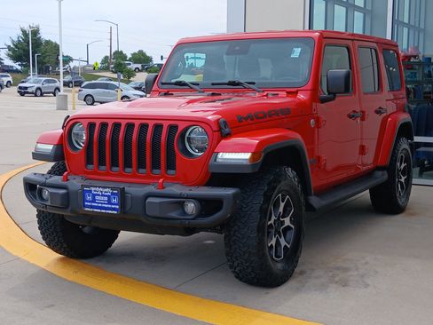 Used 2019 Jeep Wrangler Unlimited Sahara w/ Quick Order Package 24M Moab AWD/4WD image 3