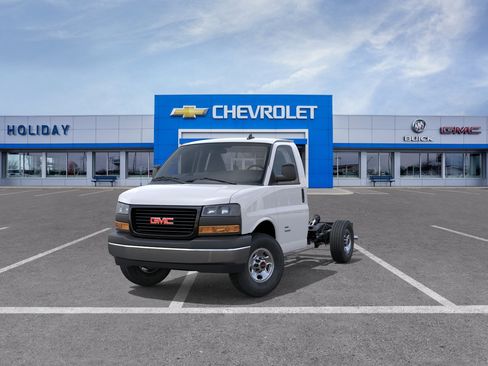 New 2026 GMC Savana 3500 w/ Power Convenience Package RWD image 11
