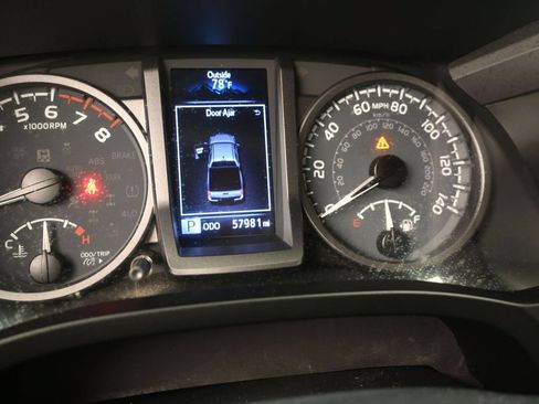 Used 2020 Toyota Tacoma TRD Off-Road AWD/4WD image 11