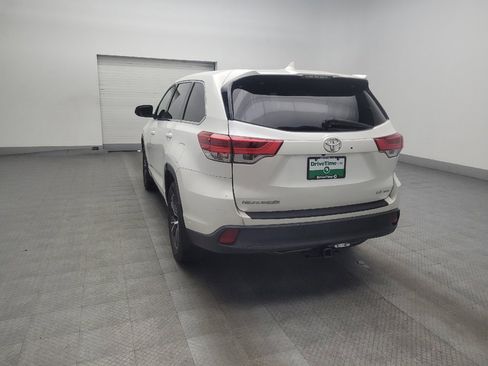 Used 2018 Toyota Highlander Plus AWD/4WD image 5