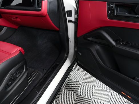 Certified 2025 Porsche Cayenne GTS image 27