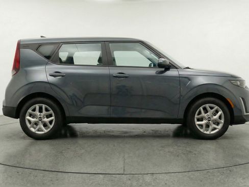 Used 2025 Kia Soul LX w/ LX Technology Package FWD image 11