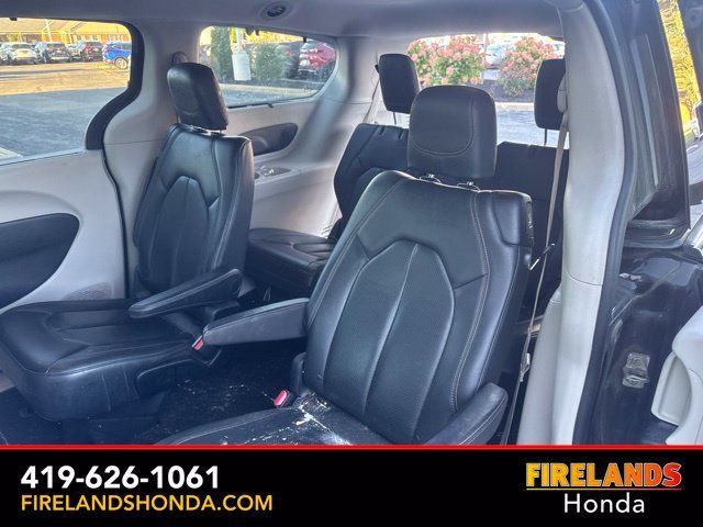 Used 2017 Chrysler Pacifica Touring-L Plus w/ Tire & Wheel Group FWD image 28
