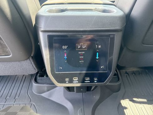 New 2026 GMC Yukon Denali Ultimate AWD/4WD image 22