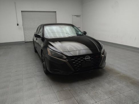 Used 2024 Nissan Altima 2.5 SR FWD image 14