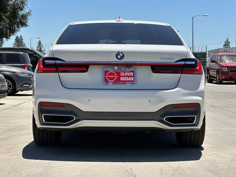Used 2022 BMW 740i w/ M Sport Package RWD image 8