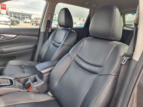 Used 2018 Nissan Rogue SV image 10