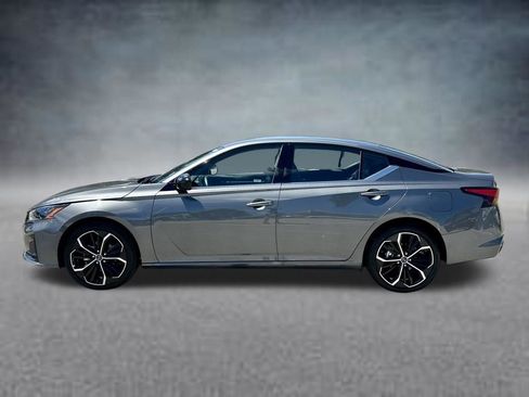 Used 2025 Nissan Altima 2.5 SR AWD/4WD image 9