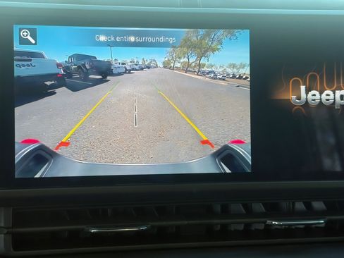 Used 2024 Jeep Gladiator Rubicon w/ Convenience Group image 19