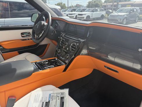 Used 2026 Rolls-Royce Cullinan Black Badge AWD/4WD image 5