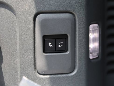 Certified 2026 Land Rover Defender 130 X-Dynamic SE AWD/4WD image 9
