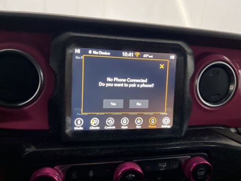 Used 2022 Jeep Wrangler Unlimited Rubicon w/ Cold Weather Group image 75