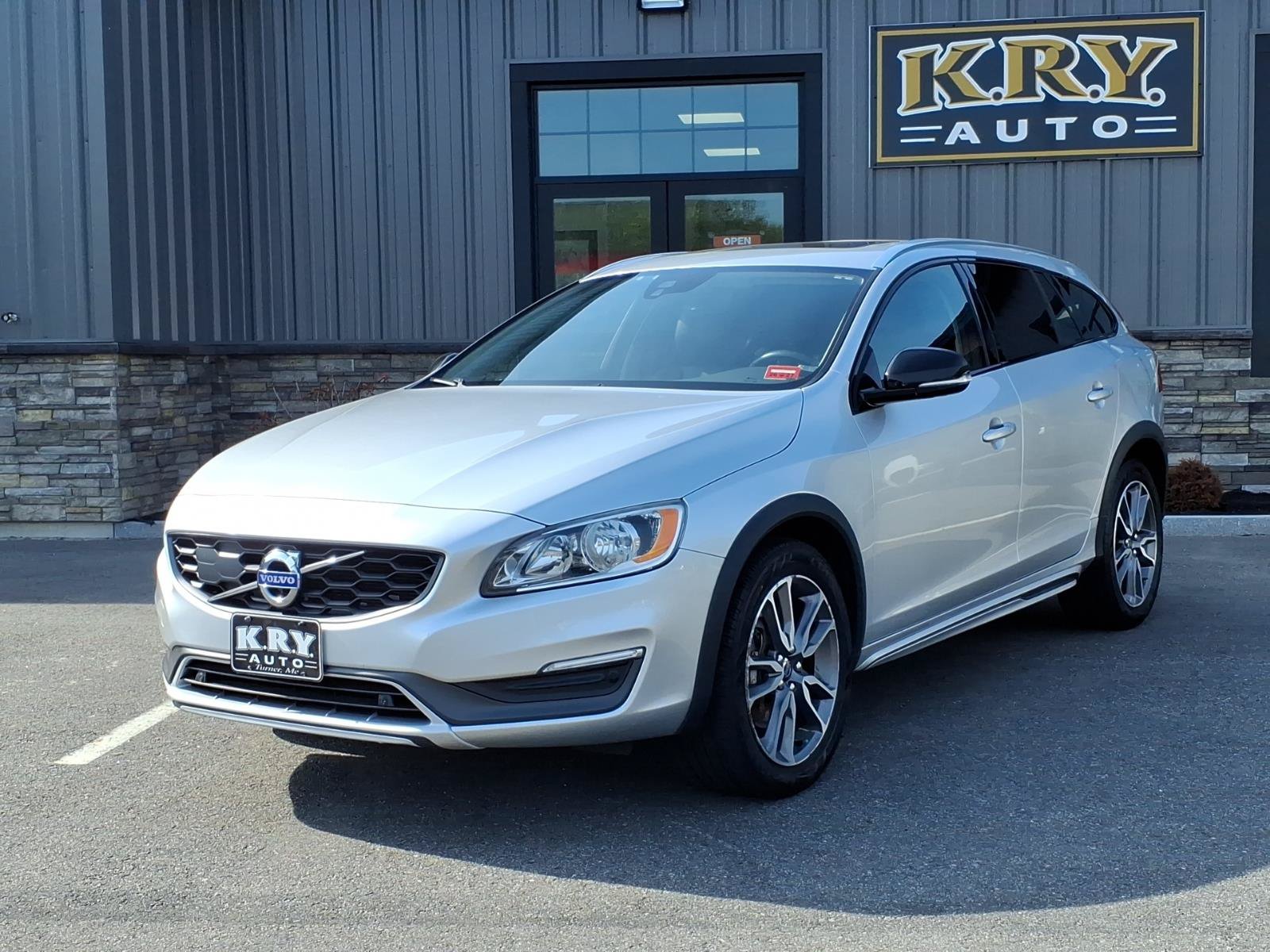 Used 2015 Volvo V60 T5 Cross Country w/ Climate Package AWD/4WD image 1