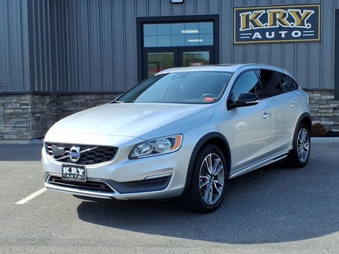Used 2015 Volvo V60 T5 Cross Country w/ Climate Package AWD/4WD image 1
