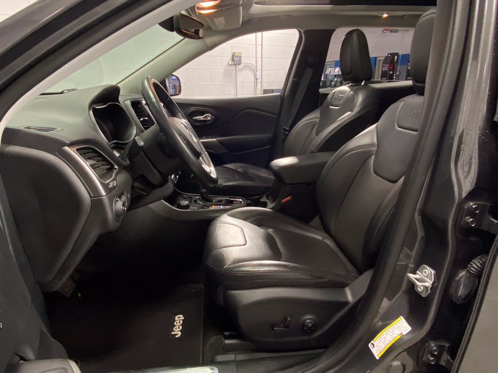 Used 2019 Jeep Cherokee Limited AWD/4WD image 17