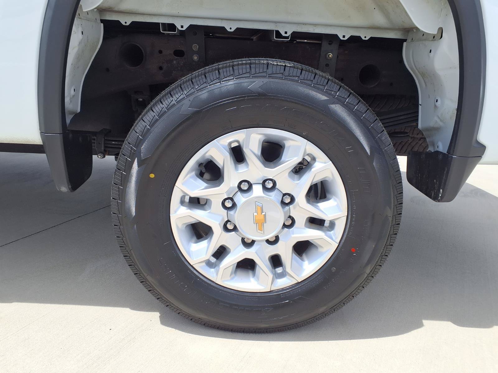 Used 2024 Chevrolet Silverado 2500 LT AWD/4WD image 9