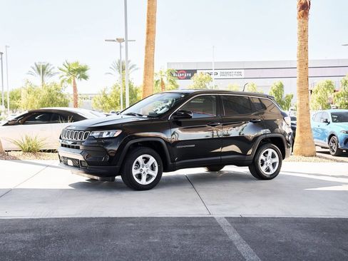 Used 2023 Jeep Compass Sport image 4