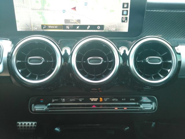 Used 2022 Mercedes-Benz GLB 250 image 42