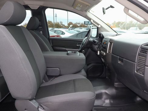 Used 2015 Nissan Titan S image 19