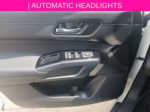 Certified 2023 Nissan Pathfinder SL FWD image 11