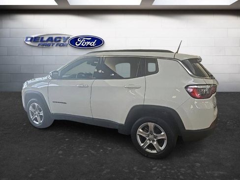 Used 2023 Jeep Compass Latitude w/ Convenience Group AWD/4WD image 3