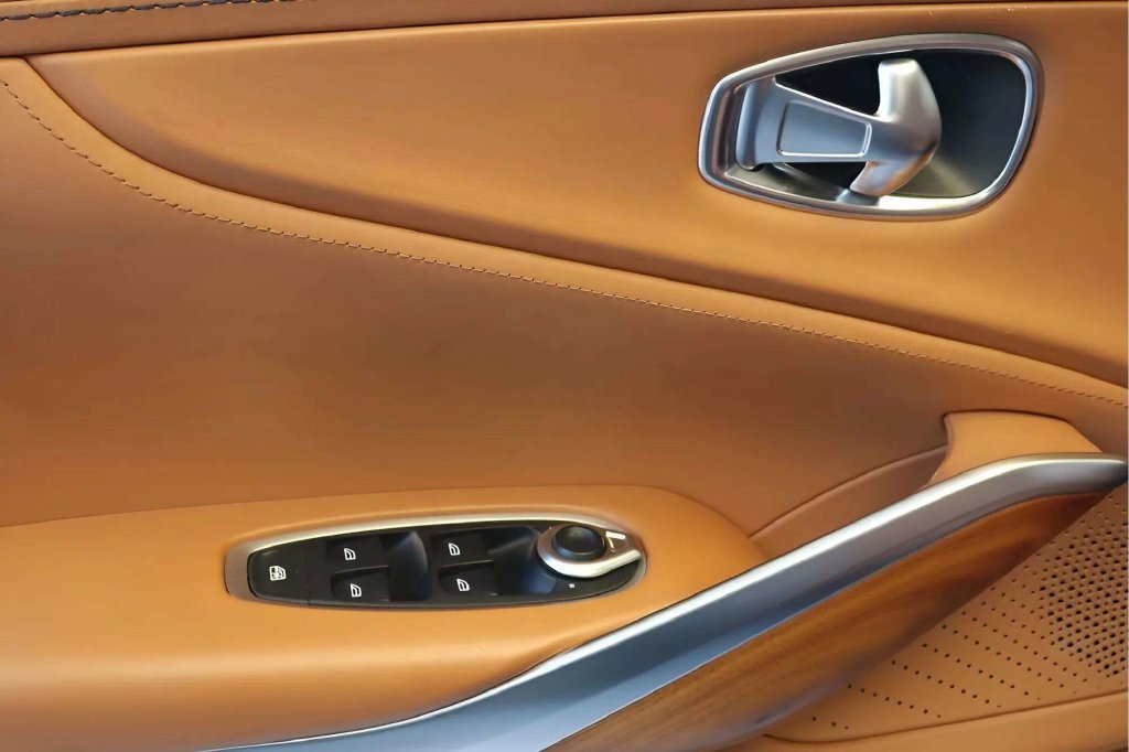 Used 2022 Aston Martin DBX AWD/4WD image 12