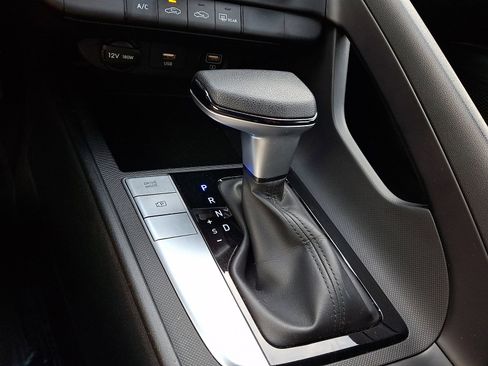 Used 2022 Hyundai Elantra SE FWD image 13