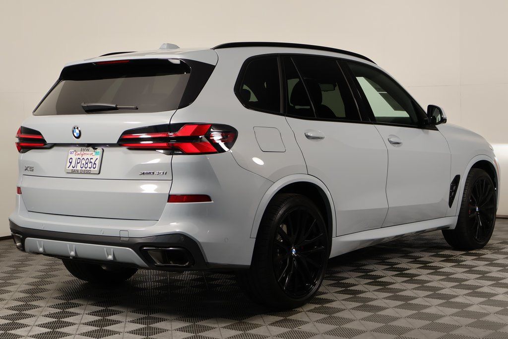 Used 2024 BMW X5 xDrive40i w/ M Sport Package AWD/4WD image 4