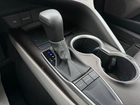 Used 2022 Toyota Camry LE image 19