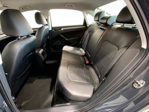 Used 2017 Volkswagen Passat 1.8T R-Line image 19