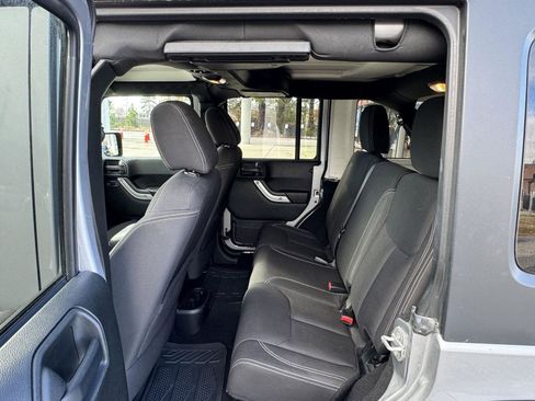 Used 2016 Jeep Wrangler Unlimited Sahara image 21