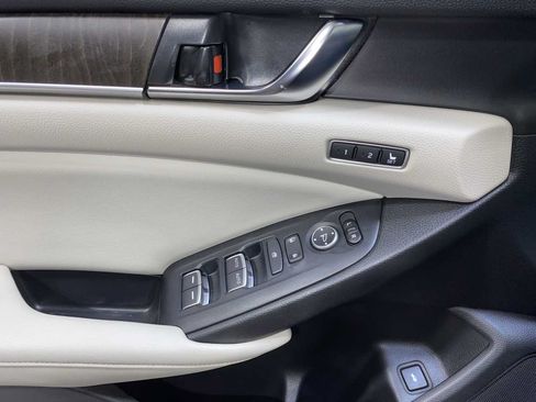 Used 2018 Honda Accord Touring image 23