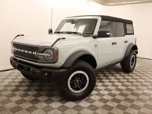 Used 2023 Ford Bronco Badlands w/ Sasquatch Package AWD/4WD image 1