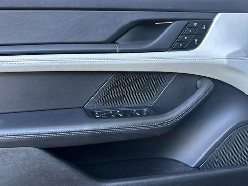 Used 2022 Porsche Taycan image 12