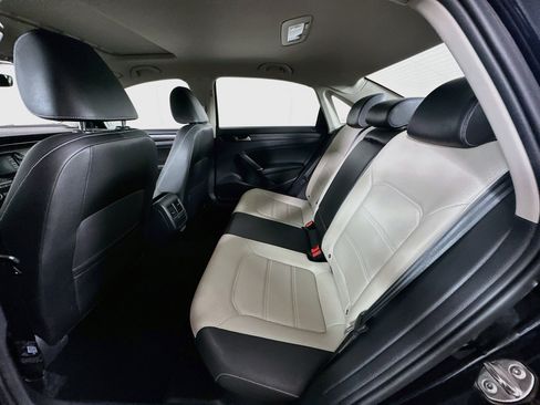 Used 2020 Volkswagen Passat 2.0T R-Line FWD image 27