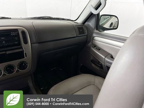 Used 2004 Ford Explorer XLT image 24